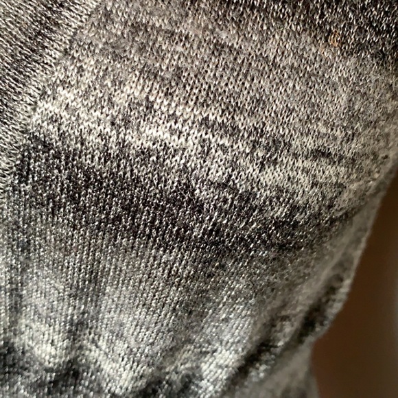 Low V-Neck sweater - Picture 2 of 2